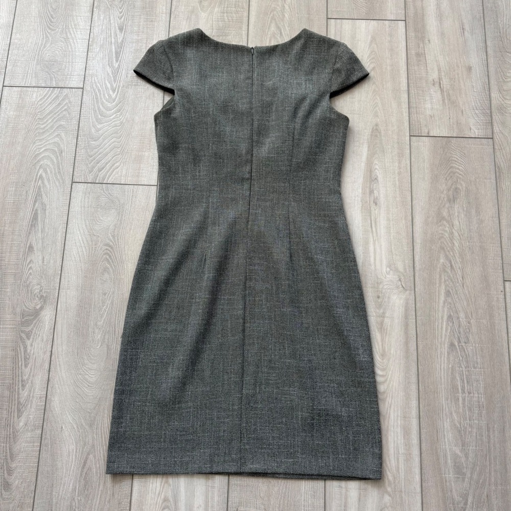 Connected Apparel Sheath Dress Women's Size 6 Grey Cap Sleeve Ring Detail V-Neck